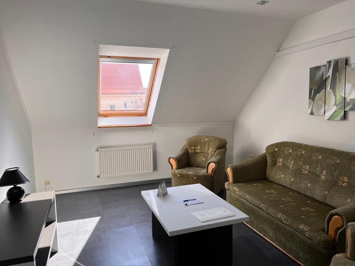 Dependance Patriot Trnava Hotel Luaran gambar