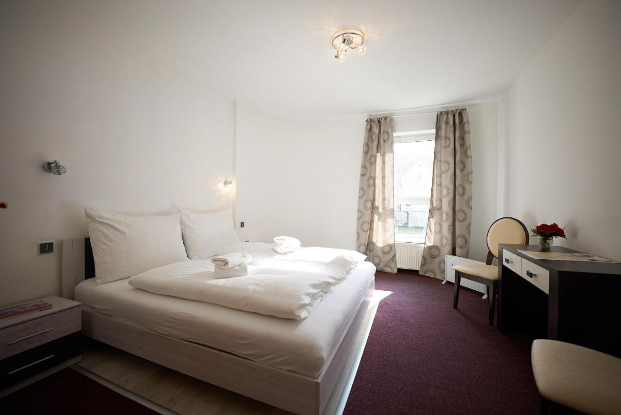 Dependance Patriot Trnava Hotel Luaran gambar