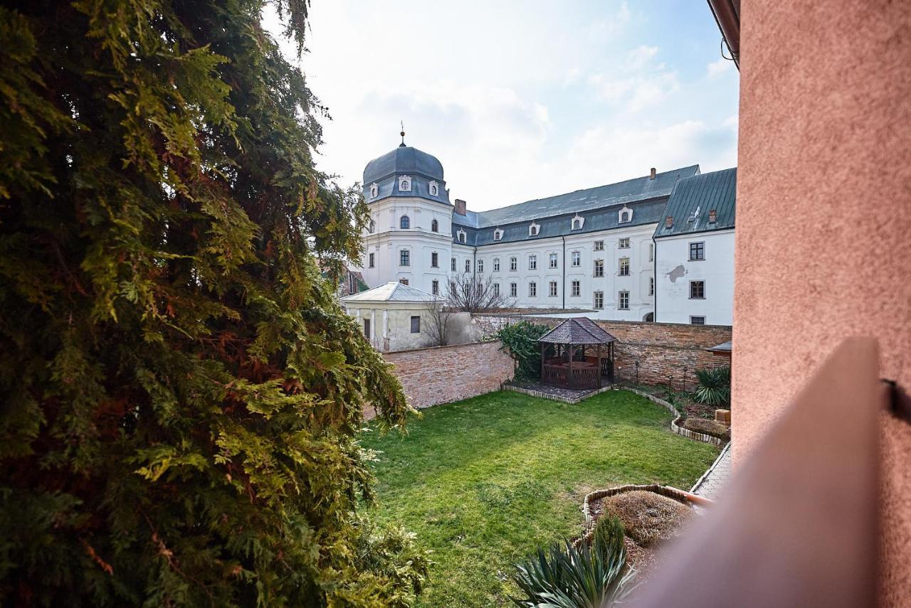 Dependance Patriot Trnava Hotel Luaran gambar
