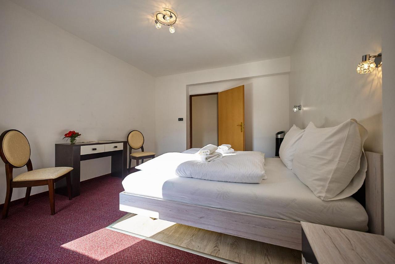 Dependance Patriot Trnava Hotel Luaran gambar