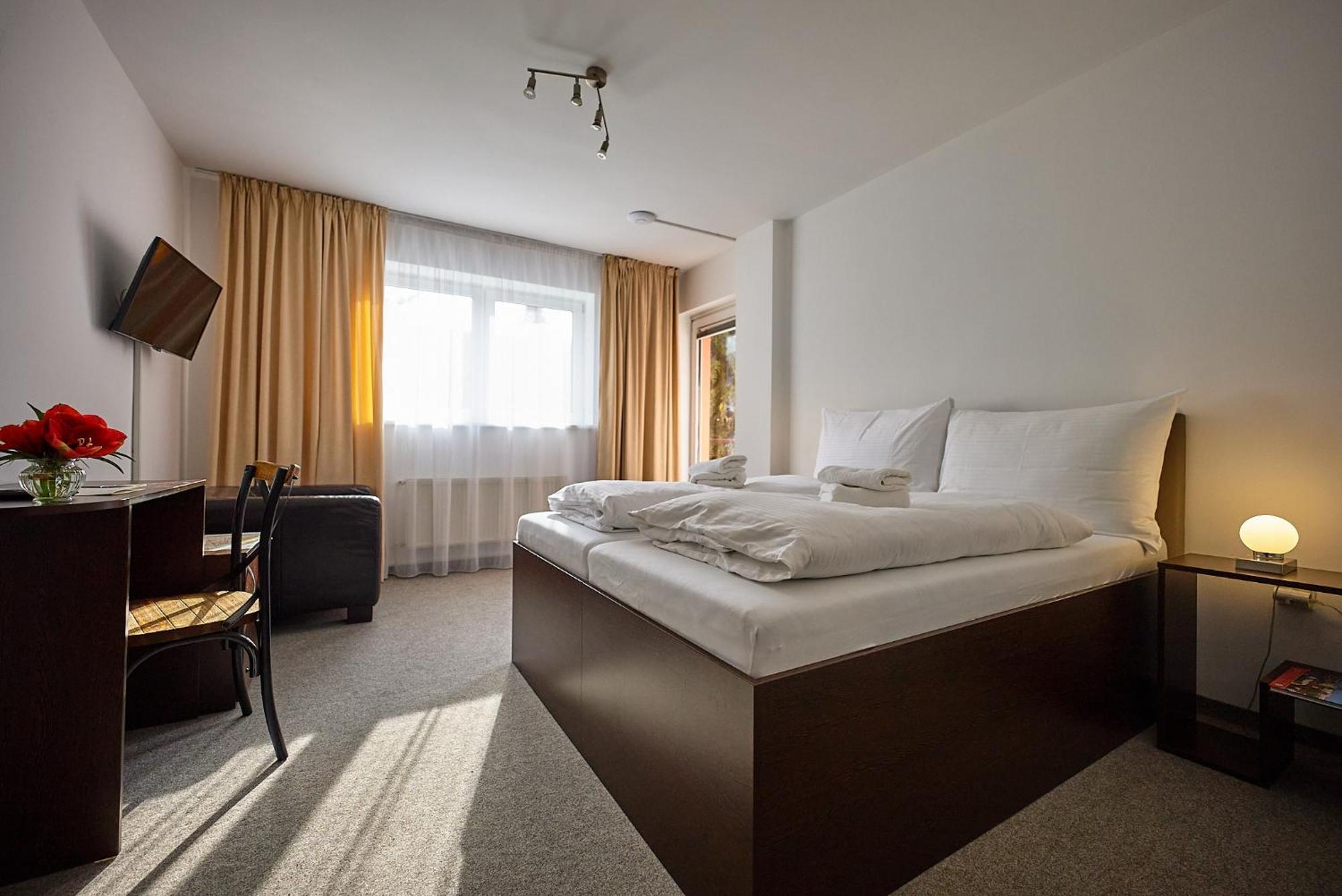 Dependance Patriot Trnava Hotel Luaran gambar