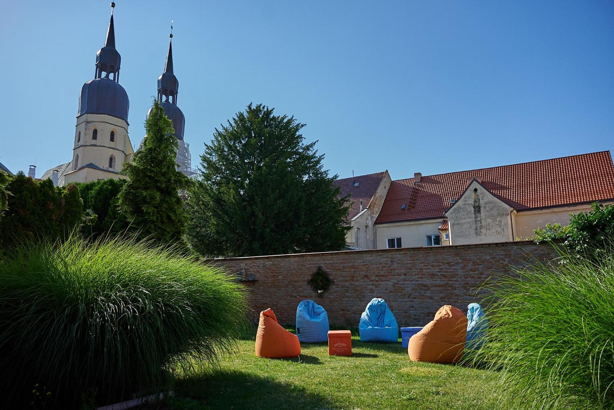 Dependance Patriot Trnava Hotel Luaran gambar