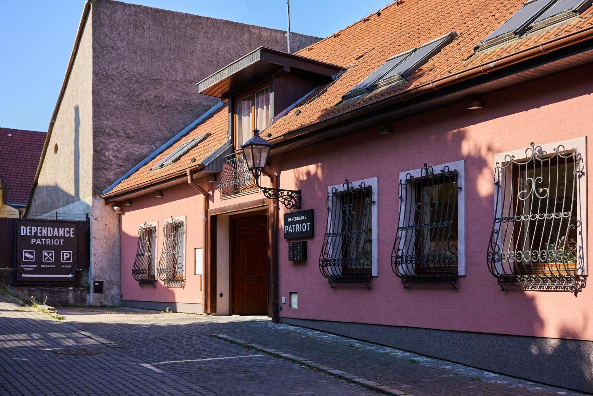 Dependance Patriot Trnava Hotel Luaran gambar