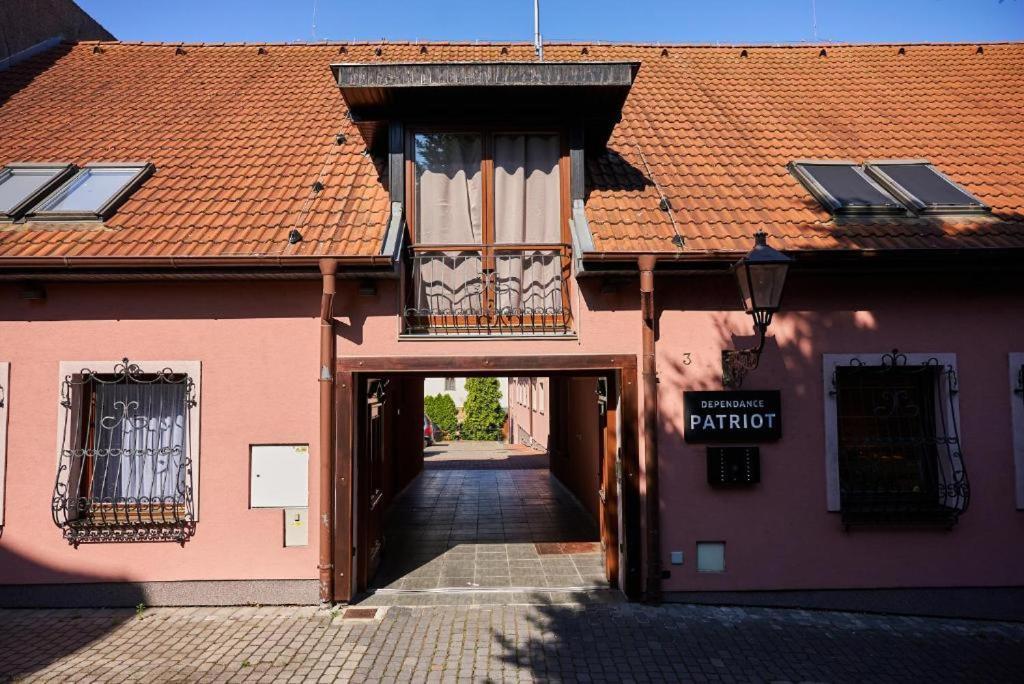 Dependance Patriot Trnava Hotel Luaran gambar