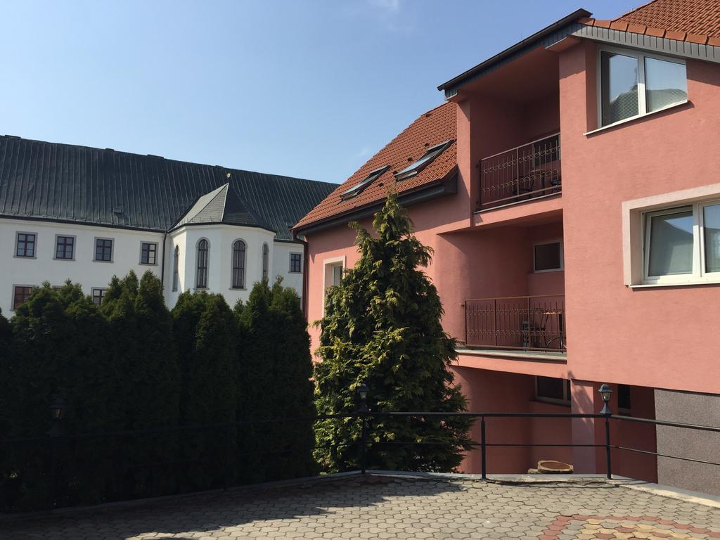 Dependance Patriot Trnava Hotel Luaran gambar